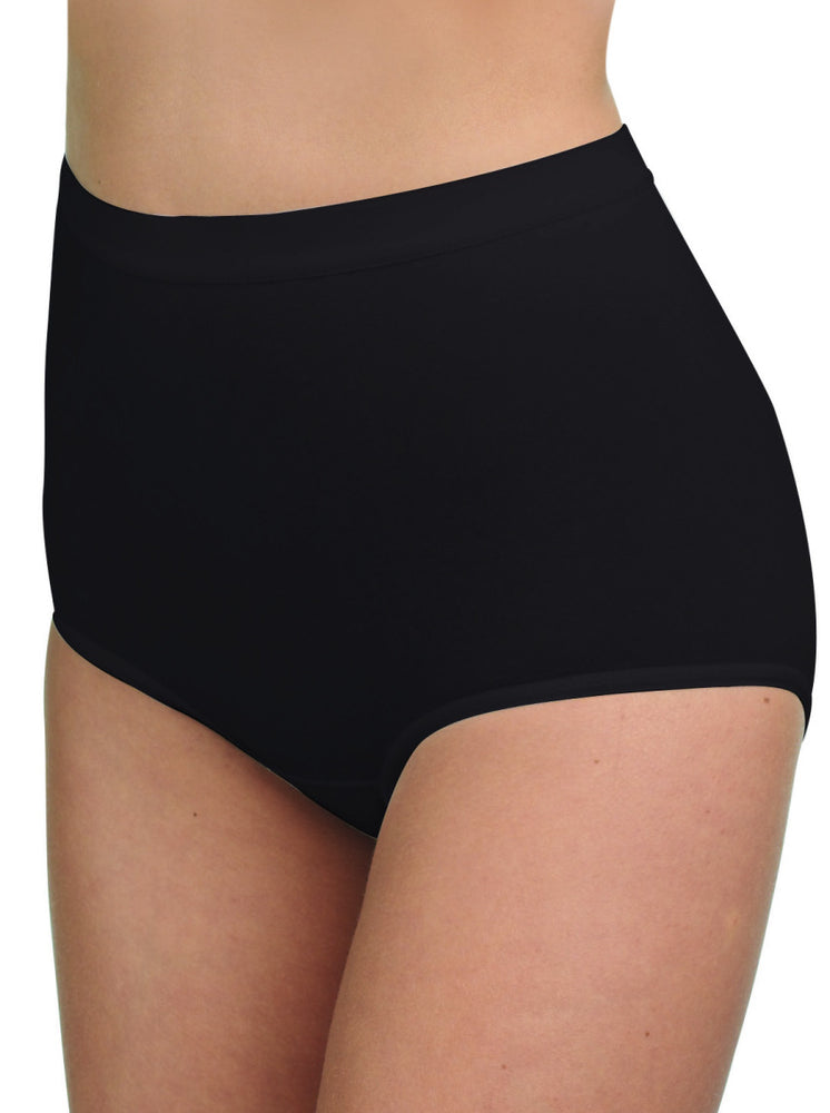 
                      
                        Maxi Briefs in Black
                      
                    