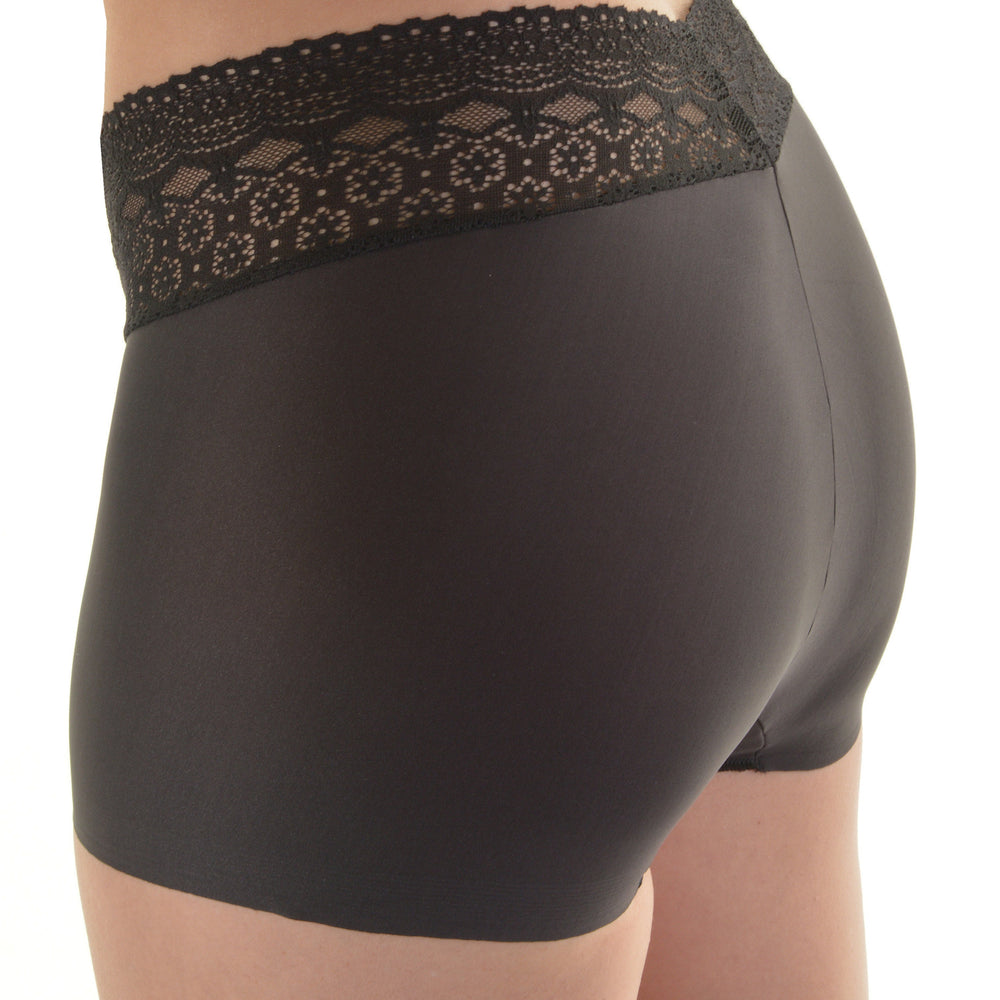 
                      
                        Lace Edged No VPL Boyshorts  Edgie  Naomi & Nicole.
                      
                    